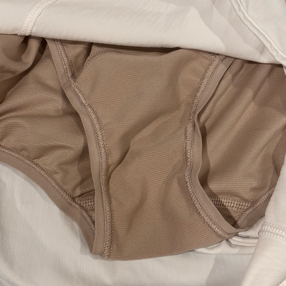 Lululemon Hotty Hot High Rise 4" Lined Shorts NWT White Swift Fabric Size 10 T - Picture 7 of 10